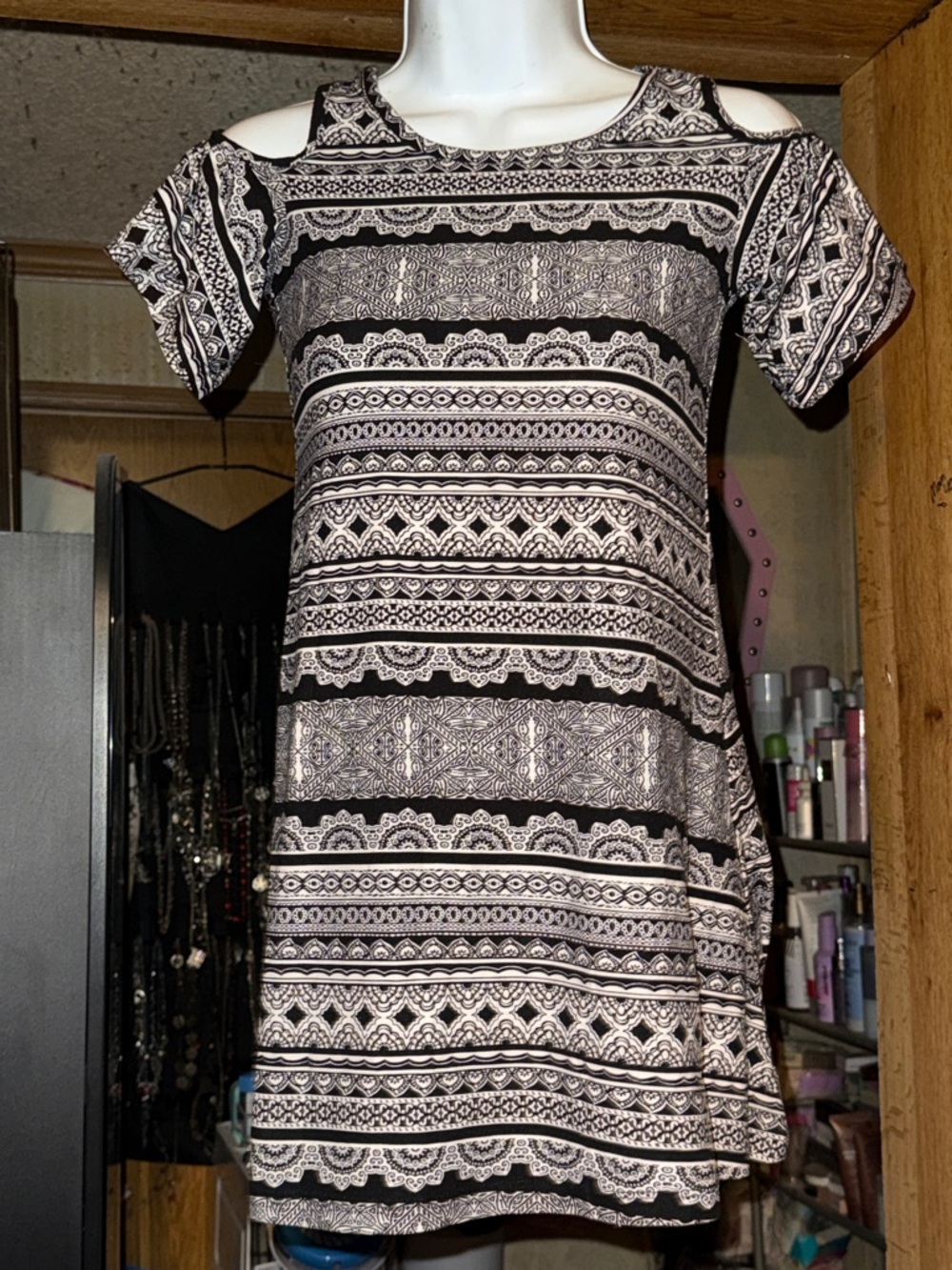 Kiss Brand Abstract Cold Shoulder Dress!!